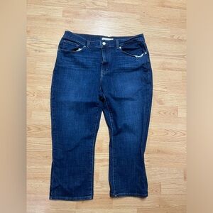 Levi’s Classi Capri. Size 16